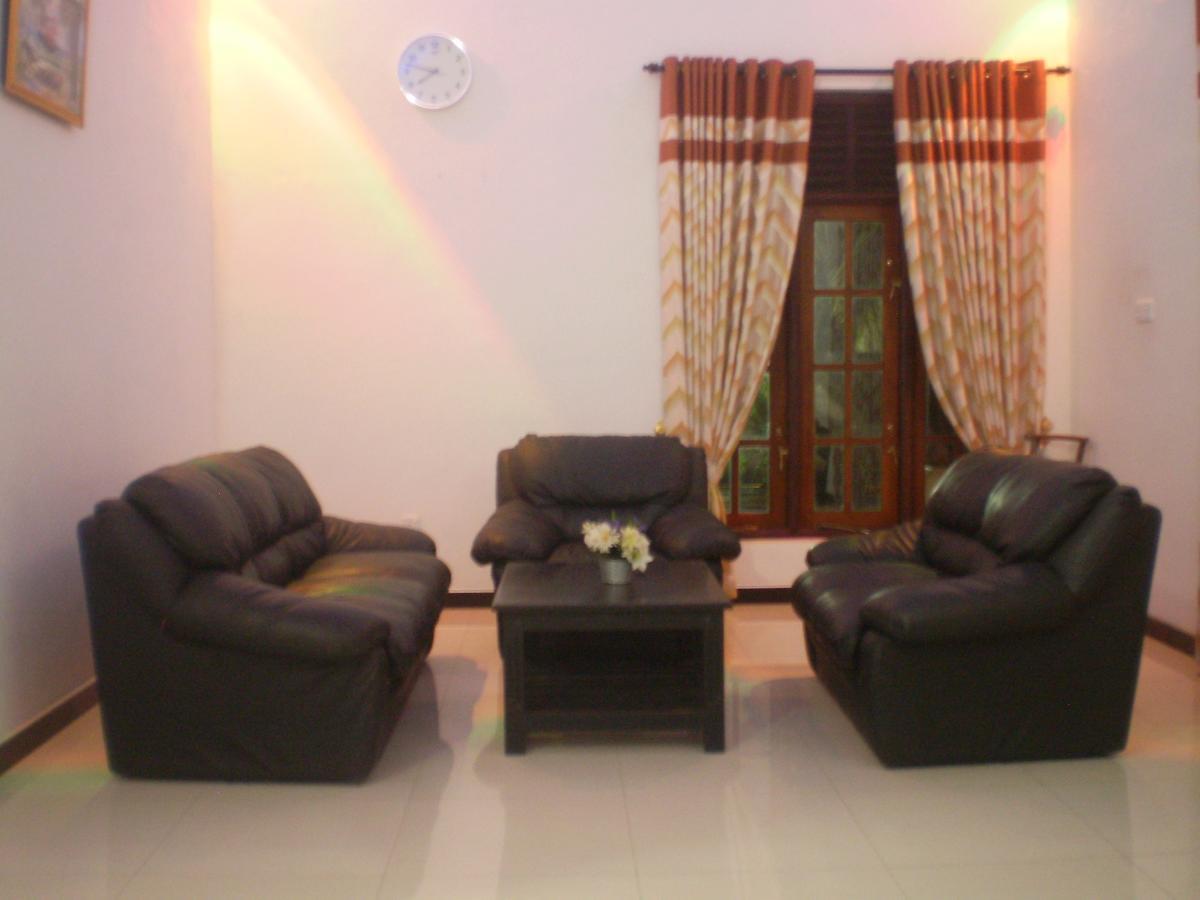 Grand Hilton Hotel Negombo Buitenkant foto
