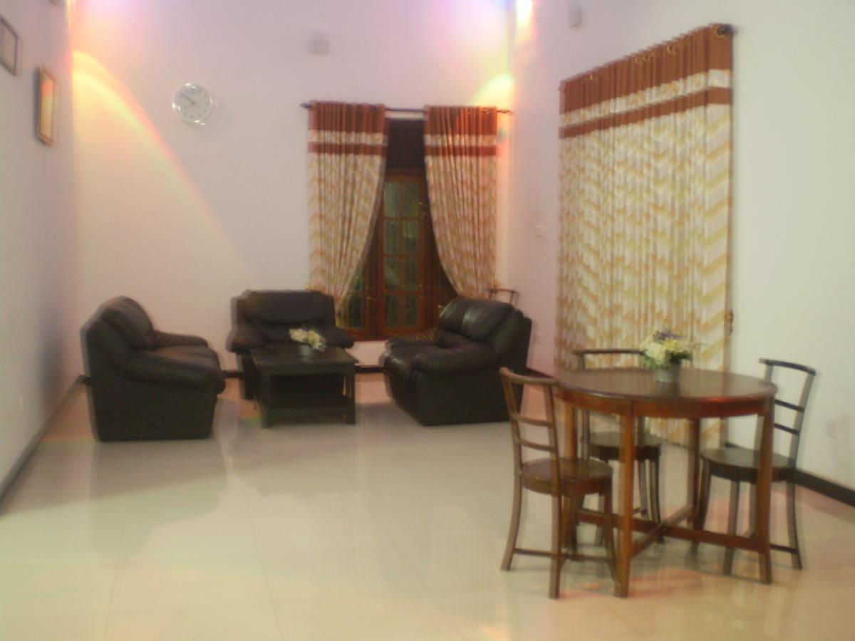Grand Hilton Hotel Negombo Buitenkant foto