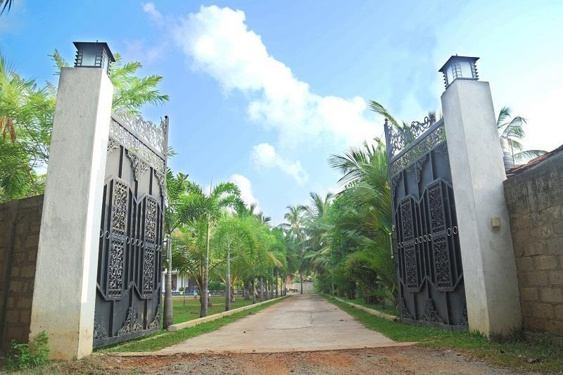 Grand Hilton Hotel Negombo Buitenkant foto