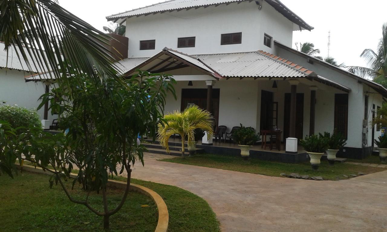 Grand Hilton Hotel Negombo Buitenkant foto